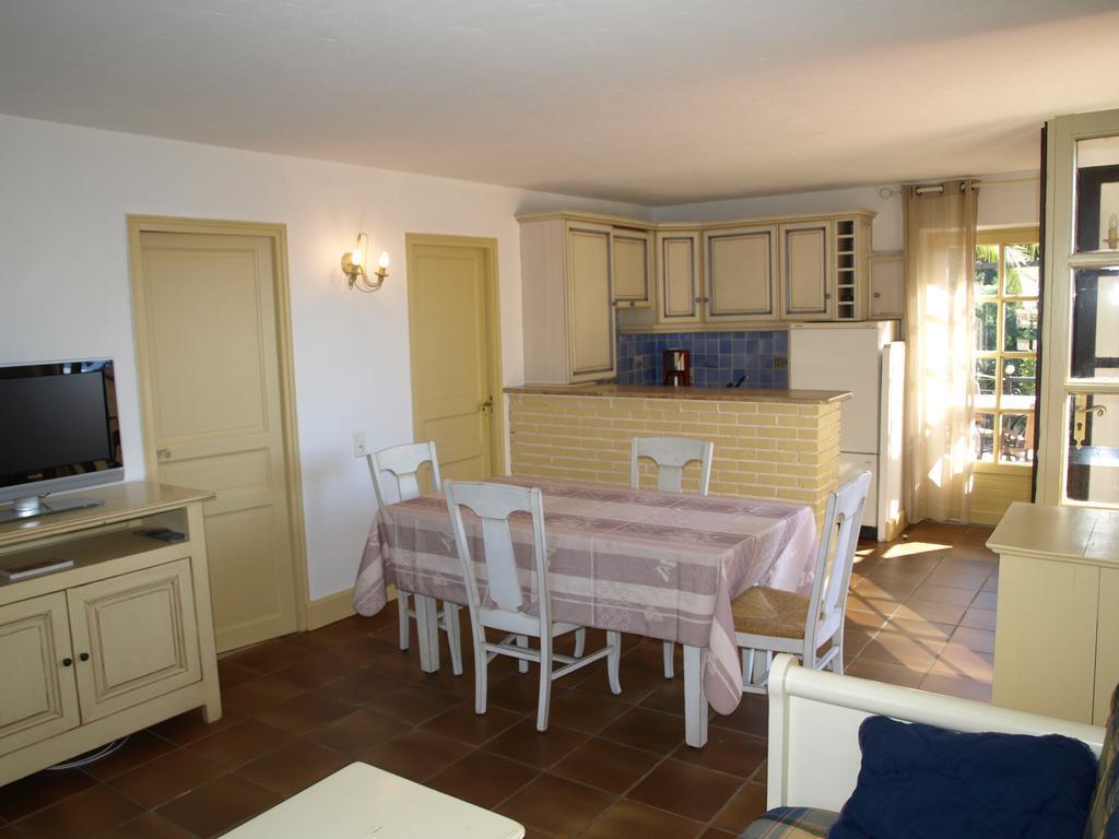 Le Rayol-Canadel-sur-MerLes Lauriers Roses公寓式酒店 外观 照片